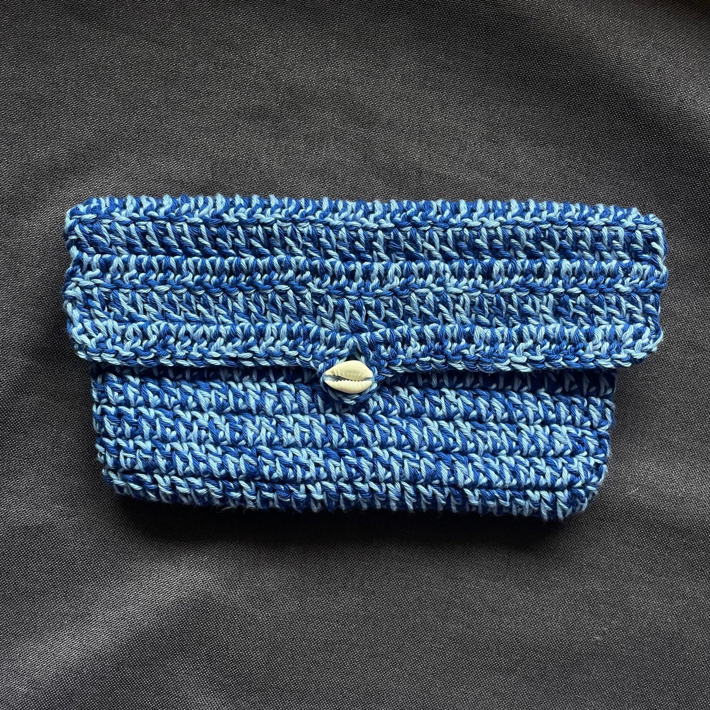 Pochette Cauri bleue